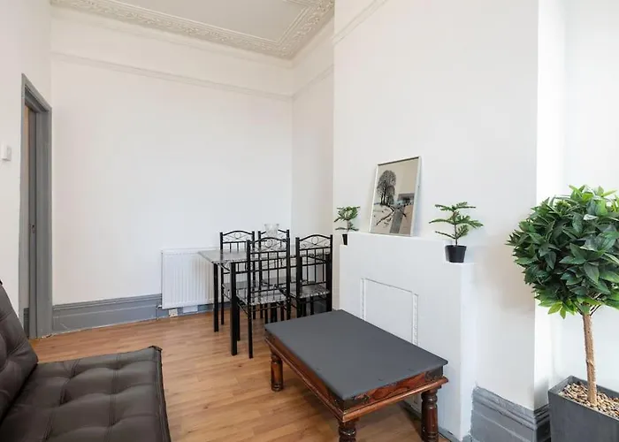 2A - Bright & Airy 2 Bed Flat - 20 Mins To Central