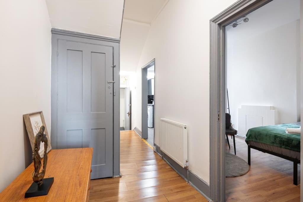 2a - Bright & Airy 2 Bed Flat - 20 Mins To Apartamento Londres